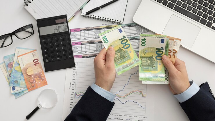 Foto gratuito uomo d'affari piatto laici che controlla i modi finanziari