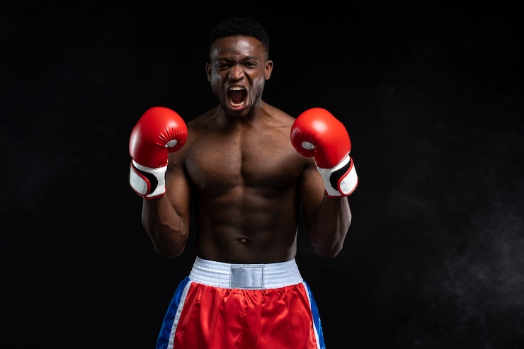 Foto gratuito uomo del colpo medio che pratica boxe