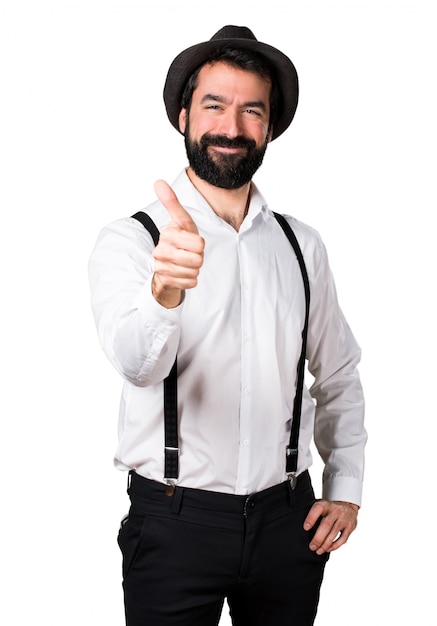 Uomo di Hipster con la barba con il pollice in su