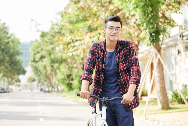 Uomo in bicicletta