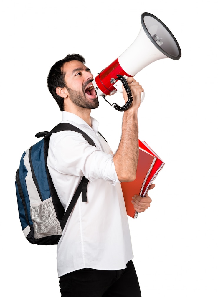 Foto gratuito uomo studente gridare dal megafono