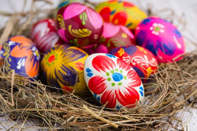 Uova dipinte con grandi progetti per il giorno di Pasqua