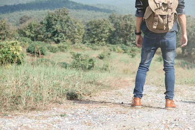 Vacanze estive di viaggio e concetto di trekking di stile di vita