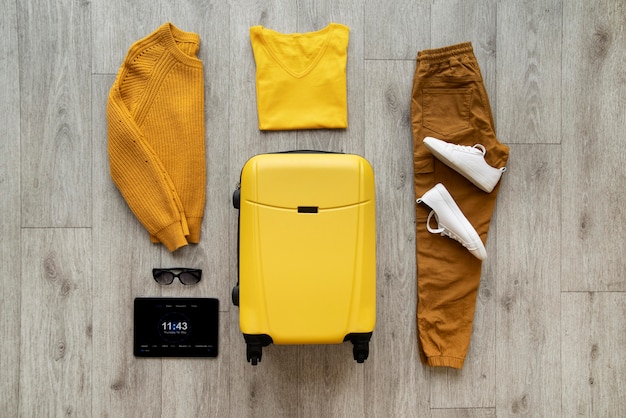 Valigia da viaggio e imballaggio dei preparativi