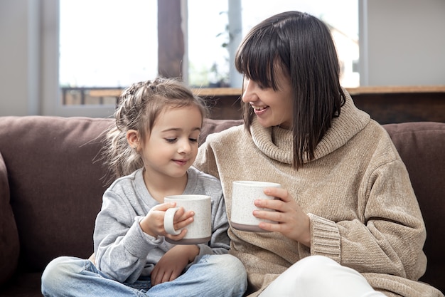 Valori familiari e tempo di qualità. Il concetto di amicizia dei bambini e tempo di famiglia felice.