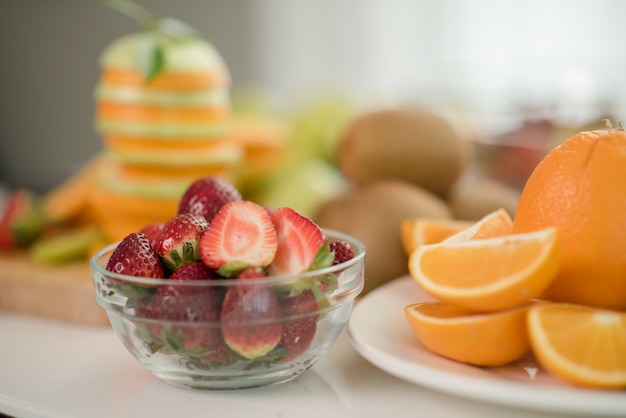 Vari frutti, mangiare assistenza sanitaria e concetto sano