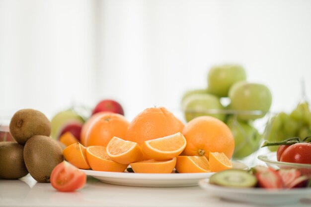 Vari frutti, mangiare assistenza sanitaria e concetto sano