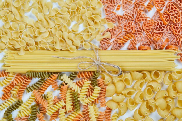 Varie forme di pasta.