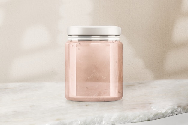 Vaso di vetro di gelatina rosa, confezione di prodotti alimentari con spazio di design