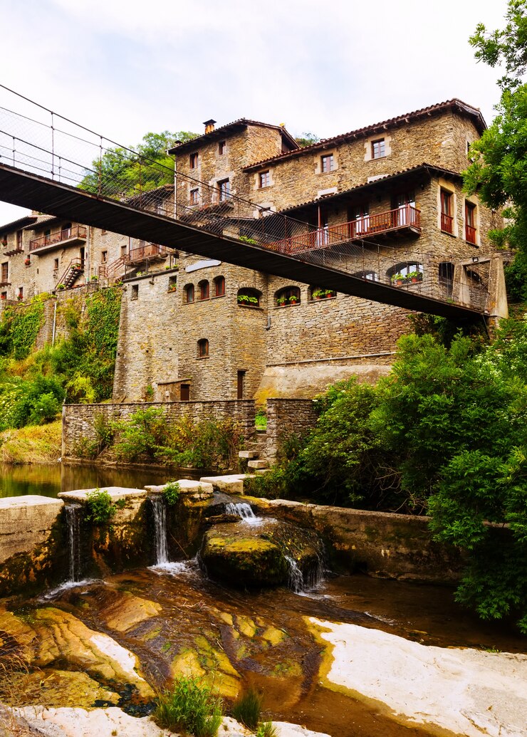 Foto gratuito vecchie case pittoresche. rupit, catalogna