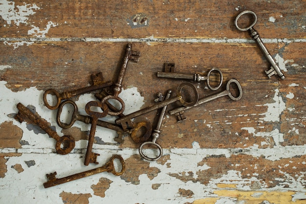 Vecchie chiavi decorate