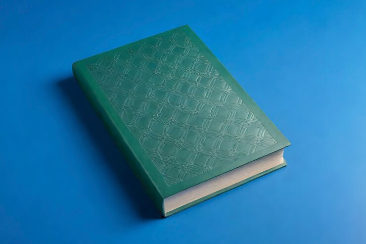 Foto gratuito vecchio libro realistico su sfondo blu