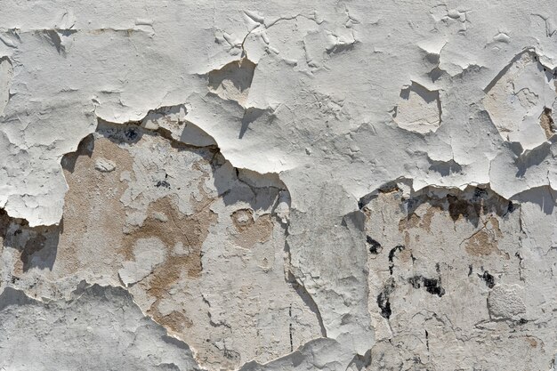 Vecchio muro con la caduta di vernice