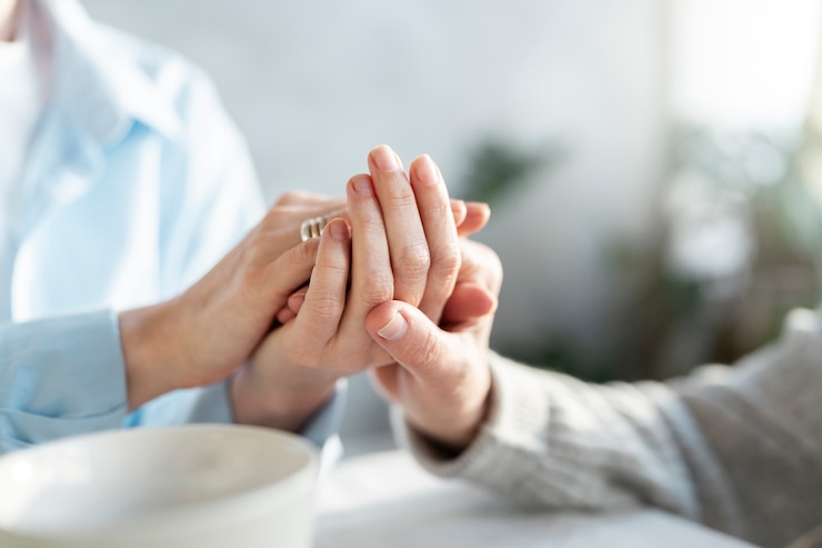 Foto gratuito vecchio paziente affetto da parkinson