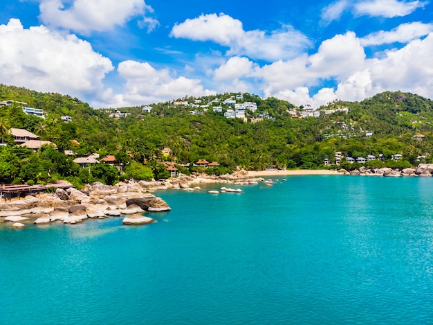 Veduta aerea della bellissima spiaggia tropicale