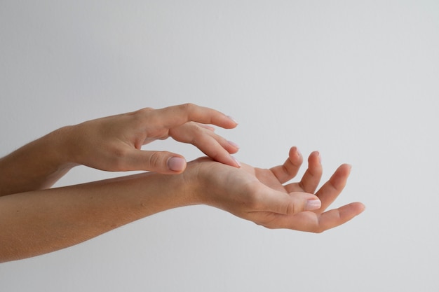 Veduta delle mani umane
