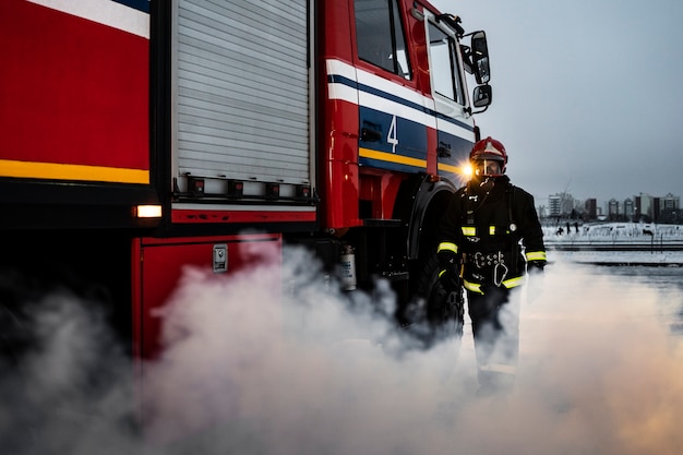 Vigile del fuoco pronto per la sua missione