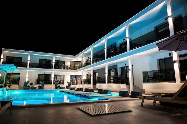 Villa moderna con più luci e lettini ad Asprovalta, Grecia