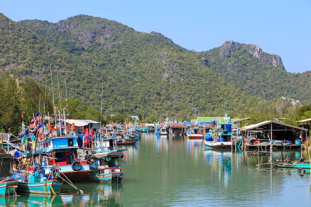 Villaggio di pescatori a Pran Buri vicino a Hua Hin Thailandia