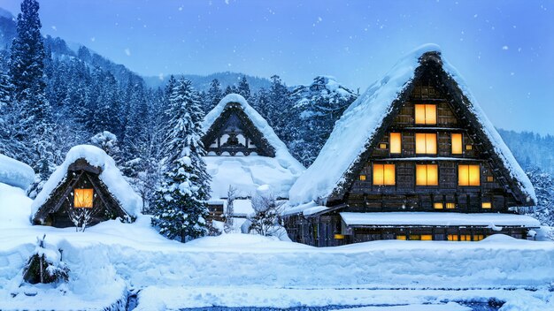 Villaggio di Shirakawa-go in inverno, Giappone.