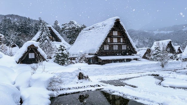 Villaggio di Shirakawago in inverno, Giappone.