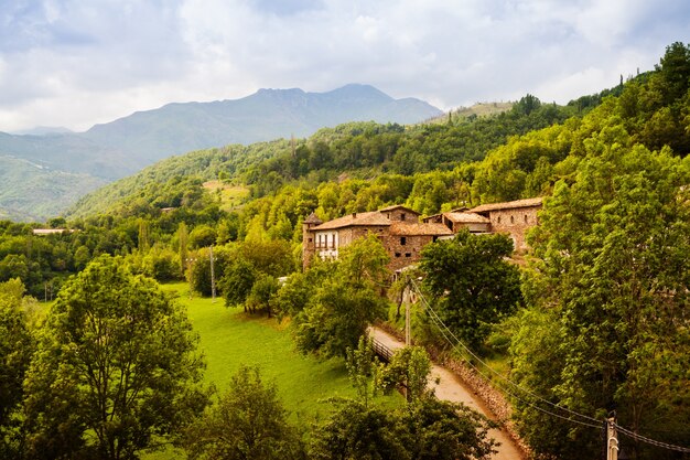 villaggio nei Pirenei. Noales, Aragona