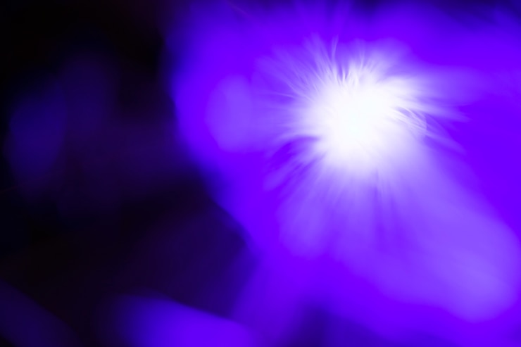 Foto gratuito viola vago estratto con luce
