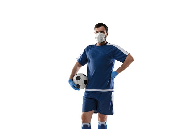 Virus di punzonatura. Calcio, calciatore in maschera protettiva e guanti.