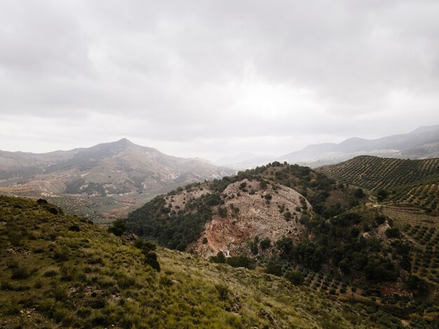 Vista aerea del paesaggio delle montagne