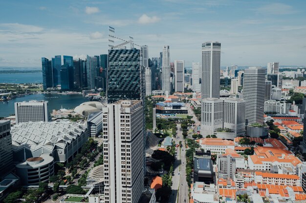 Vista aerea del paesaggio urbano con grattacieli