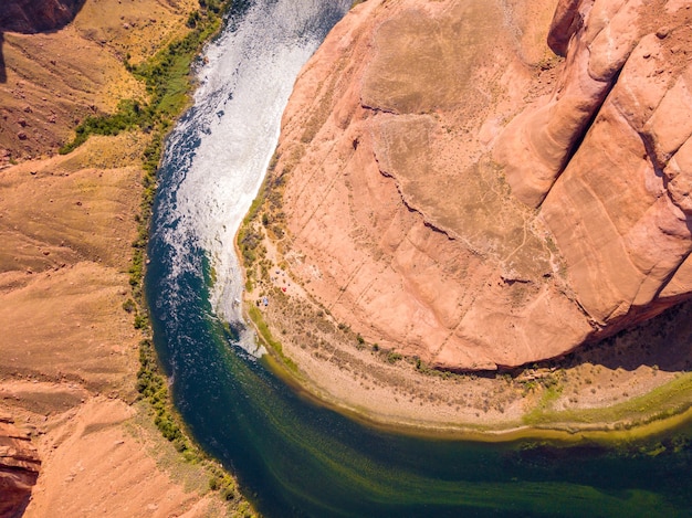 Vista aerea della famosa curva a ferro di cavallo dal fiume curva nel sud-ovest degli Stati Uniti
