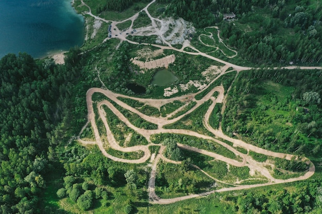 Vista aerea di strade forestali