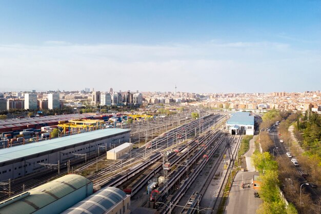 Vista aerea di treni e ferrovie