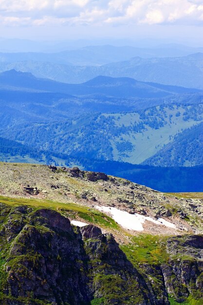 Vista dal picco delle montagne