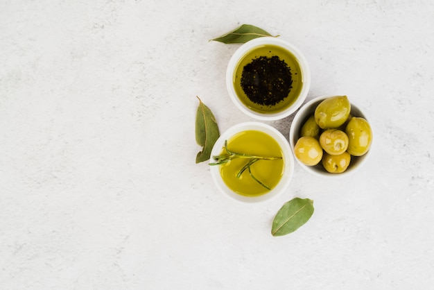 Vista dall'alto assortimento di olive