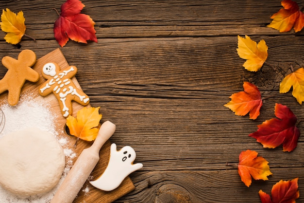 Vista dall'alto biscotti di halloween con pasta