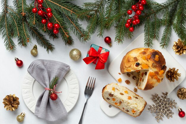 Vista dall'alto cibo e regalo di Natale