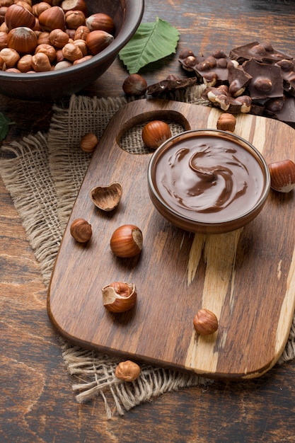 Vista dall'alto del delizioso cioccolato alla nocciola