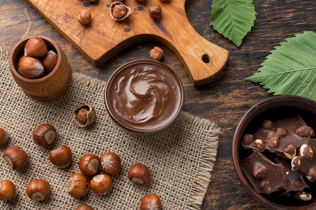 Vista dall'alto del delizioso cioccolato alla nocciola