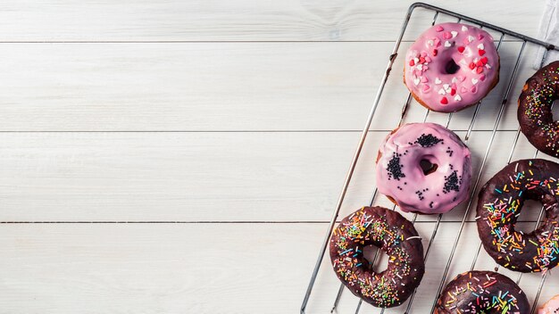 Vista dall'alto del delizioso concetto di cdonuts