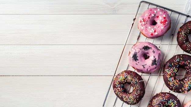 Vista dall'alto del delizioso concetto di cdonuts