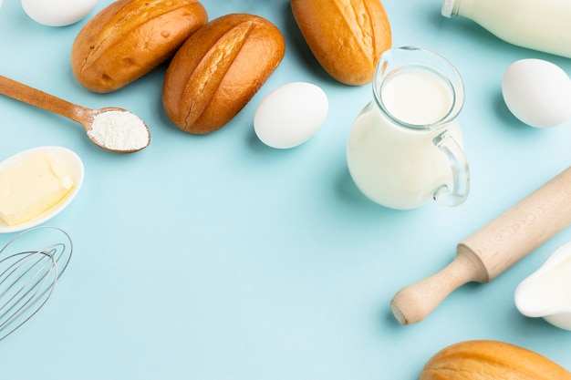 Vista dall'alto del delizioso concetto di pane con copia spazio