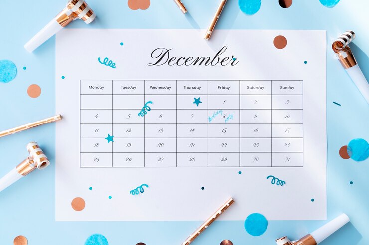 Foto gratuito vista dall'alto del memo di compleanno aggiunto nel calendario vibrante