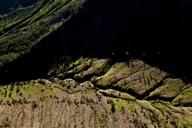 Vista dall'alto del paesaggio montuoso