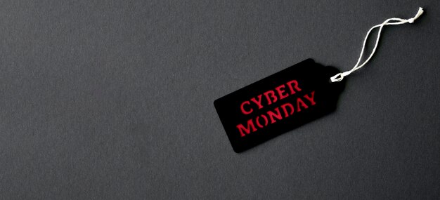 Vista dall'alto del tag per cyber lunedì con spazio di copia