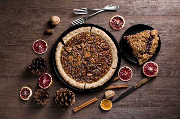 Vista dall'alto deliziosa torta di noci pecan fatta in casa