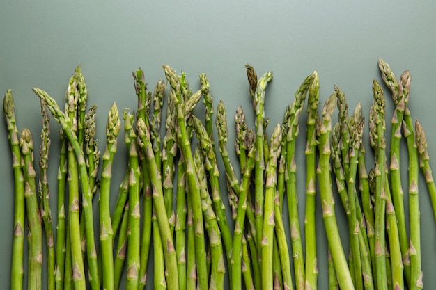 Vista dall'alto deliziosi asparagi