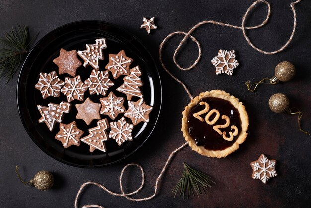 Vista dall'alto deliziosi biscotti per la celebrazione del nuovo anno