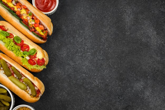 Vista dall'alto deliziosi hot dog cornice
