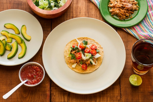 Vista dall'alto deliziosi ingredienti taco